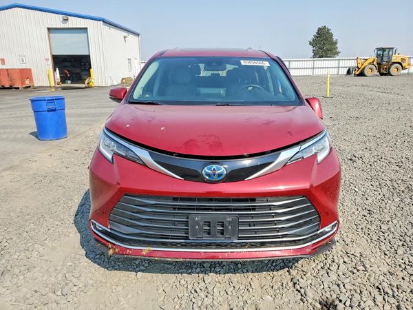 2023 TOYOTA SIENNA Limited