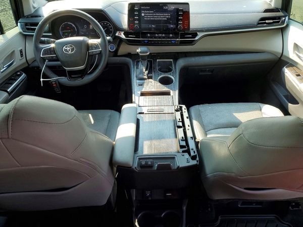 2023 TOYOTA SIENNA Limited