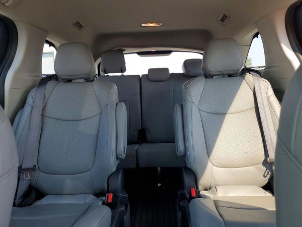 2023 TOYOTA SIENNA Limited