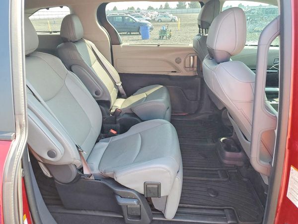 2023 TOYOTA SIENNA Limited