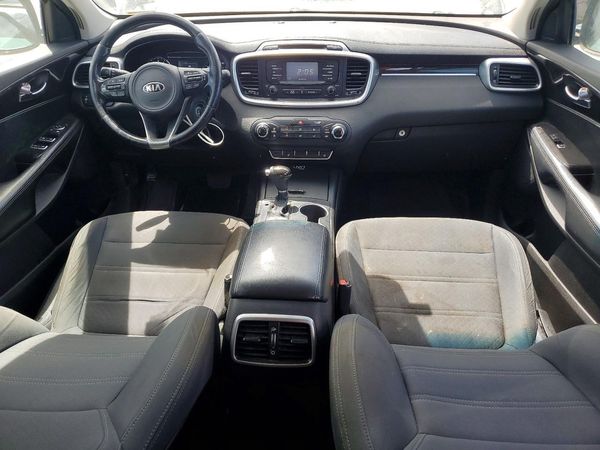 2016 KIA SORENTO L / LX