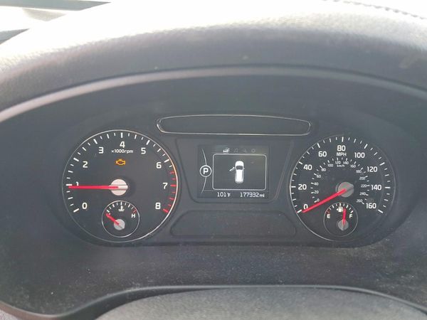 2016 KIA SORENTO L / LX