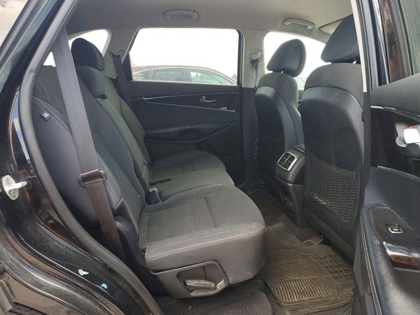 2016 KIA SORENTO L / LX