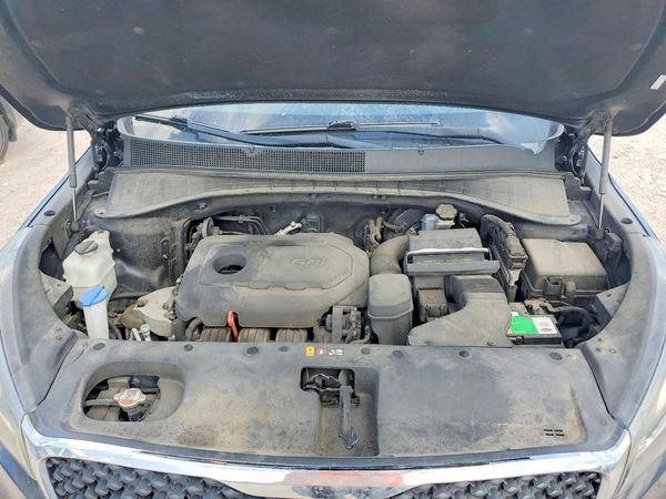 2016 KIA SORENTO L / LX