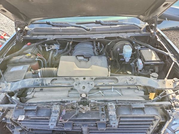 2018 CHEVROLET SILVERADO LT — Engine bay
