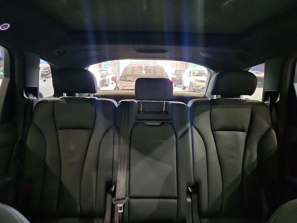 2021 AUDI Q7 quattro Premium Plus