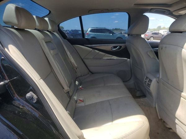 2015 INFINITI Q50