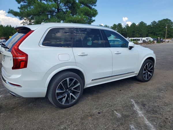2021 VOLVO XC90