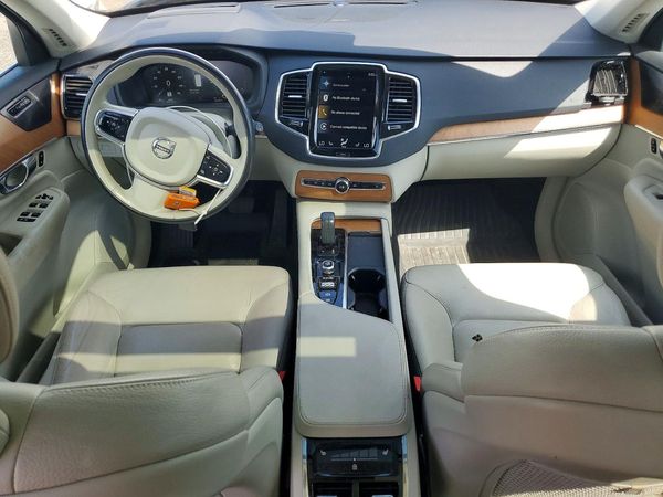 2021 VOLVO XC90