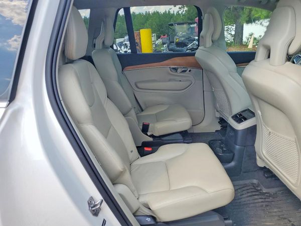 2021 VOLVO XC90