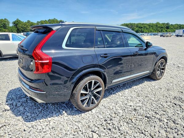 2021 VOLVO XC90 Momentum