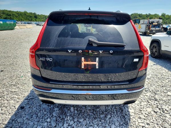 2021 VOLVO XC90 Momentum