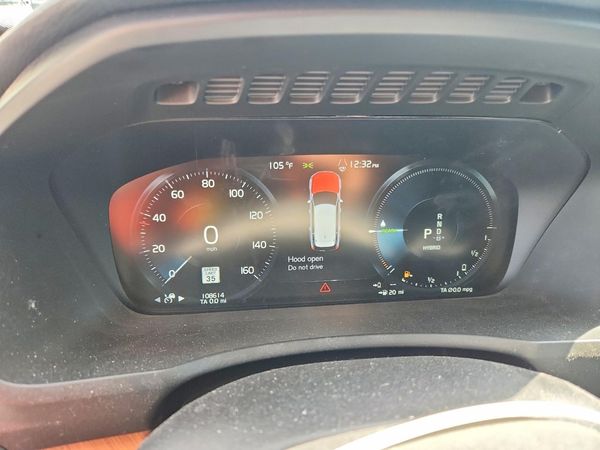 2021 VOLVO XC90 Momentum
