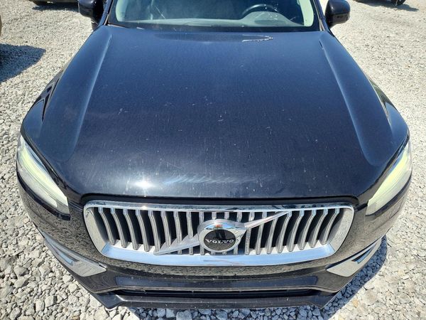 2021 VOLVO XC90 Momentum