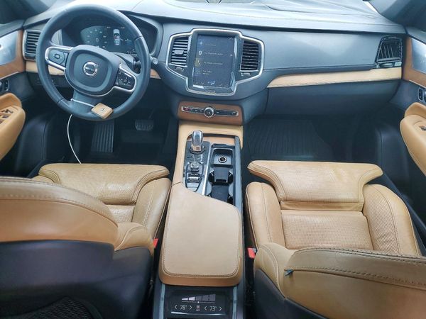 2016 VOLVO XC90