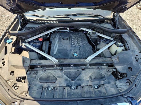2023 BMW X5 xDrive40i — Engine bay