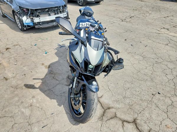 2022 YAMAHA YZFR7