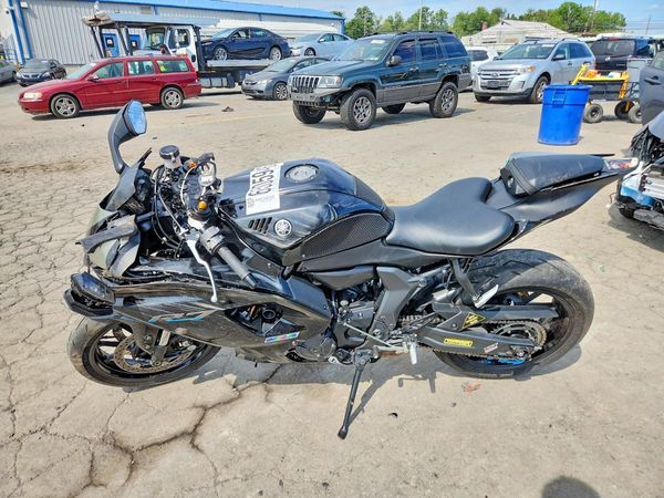 2022 YAMAHA YZFR7