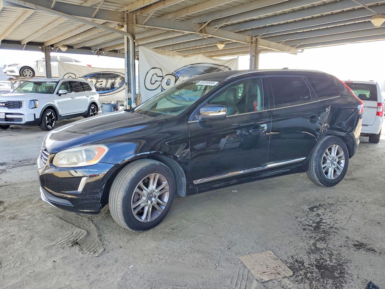 2015 VOLVO XC60 Premier (non R design)