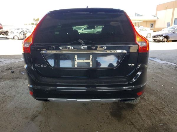 2015 VOLVO XC60 Premier (non R design)