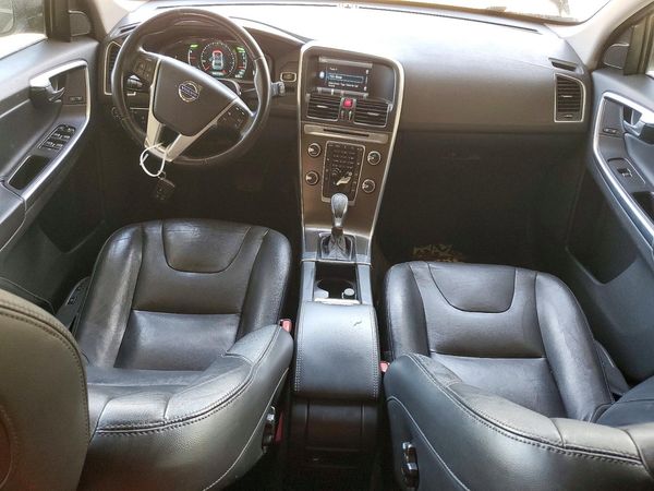 2015 VOLVO XC60 Premier (non R design)