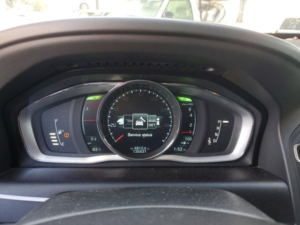 2015 VOLVO XC60 Premier (non R design)