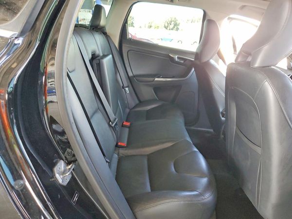2015 VOLVO XC60 Premier (non R design)
