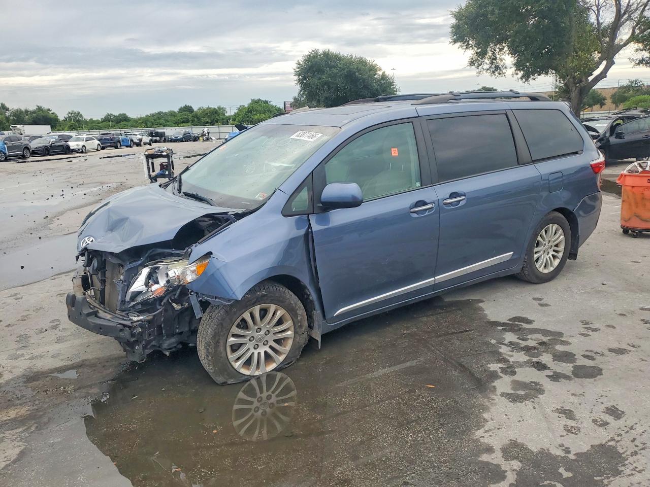 2015 TOYOTA SIENNA