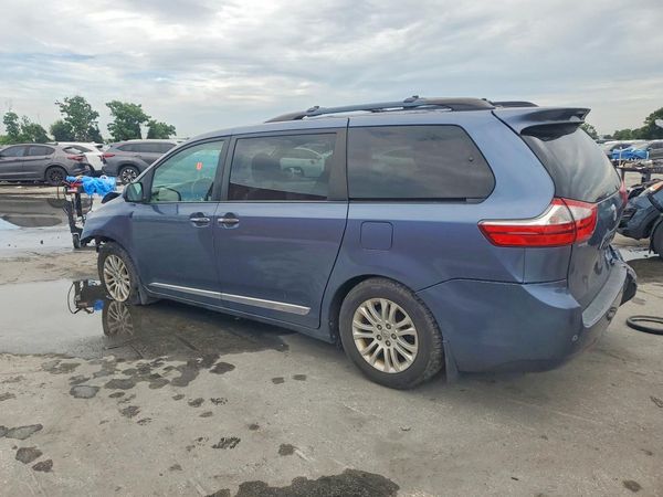 2015 TOYOTA SIENNA