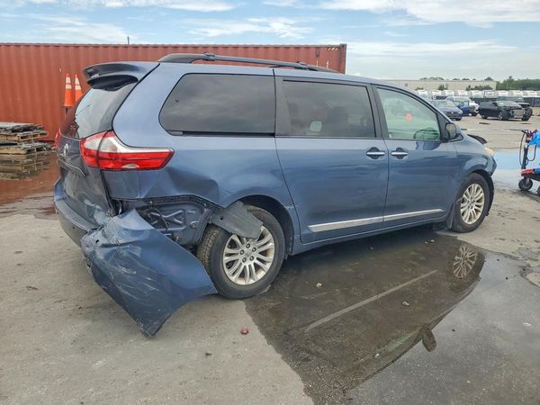 2015 TOYOTA SIENNA