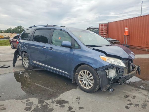 2015 TOYOTA SIENNA