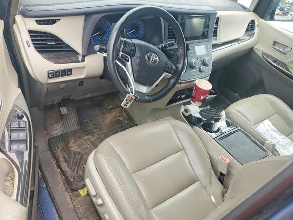 2015 TOYOTA SIENNA