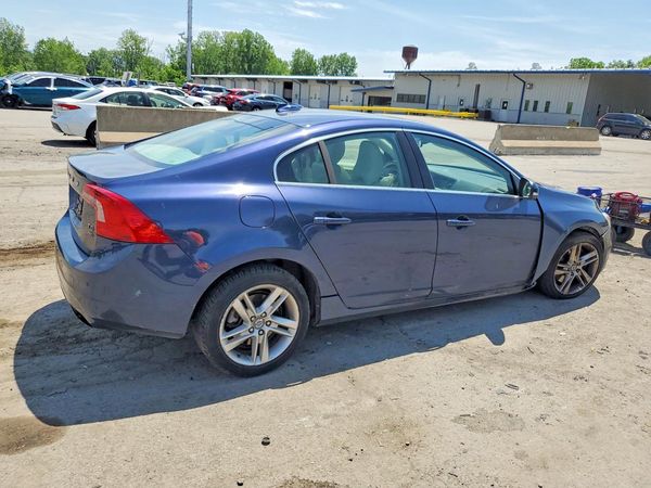2015 VOLVO S60