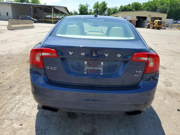 2015 VOLVO S60
