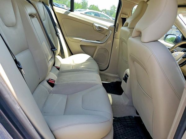 2015 VOLVO S60