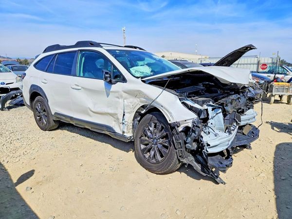 2025 SUBARU OUTBACK Onyx Edition — Passenger 3/4