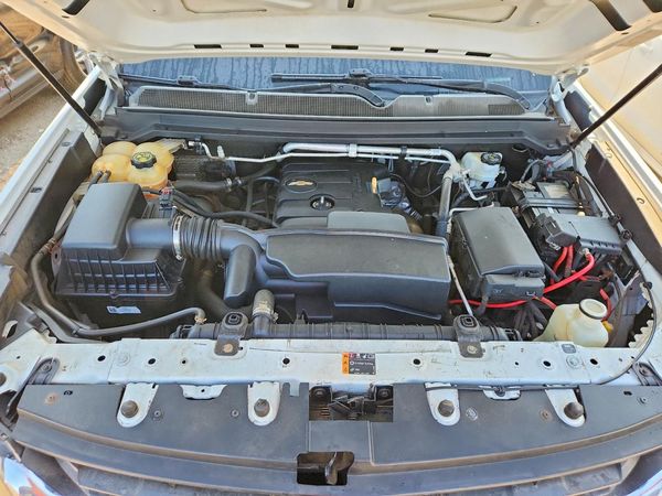 2017 CHEVROLET COLORADO Work Truck — Engine bay
