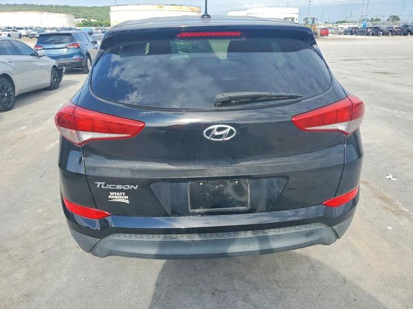 2017 HYUNDAI TUCSON SE (no options)