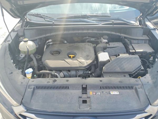 2017 HYUNDAI TUCSON SE (no options)