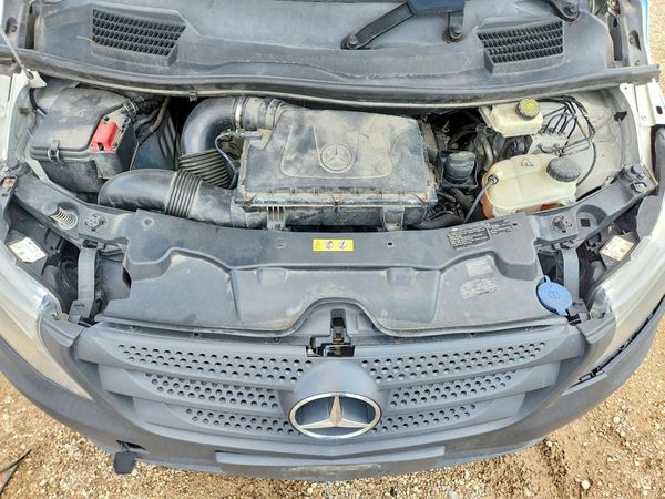 2016 MERCEDES-BENZ METRIS — Engine bay