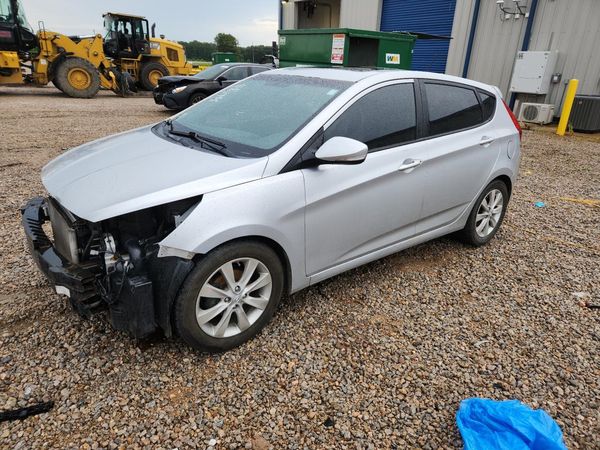 2013 HYUNDAI ACCENT GLS Premium/ SE