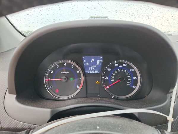 2013 HYUNDAI ACCENT GLS Premium/ SE