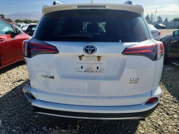 2018 TOYOTA RAV4 Adventure/XLE