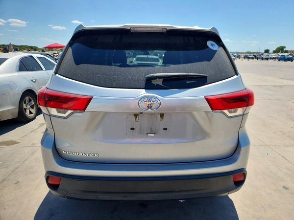 2019 TOYOTA HIGHLANDER LE/LE Plus