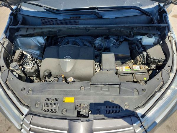 2019 TOYOTA HIGHLANDER LE/LE Plus