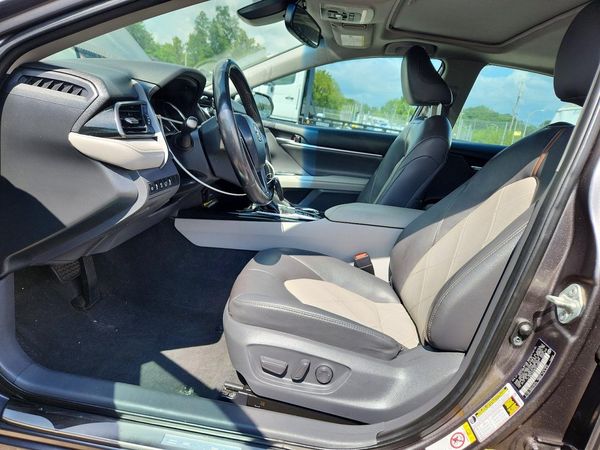 2019 TOYOTA CAMRY SE/XLE Hybrid