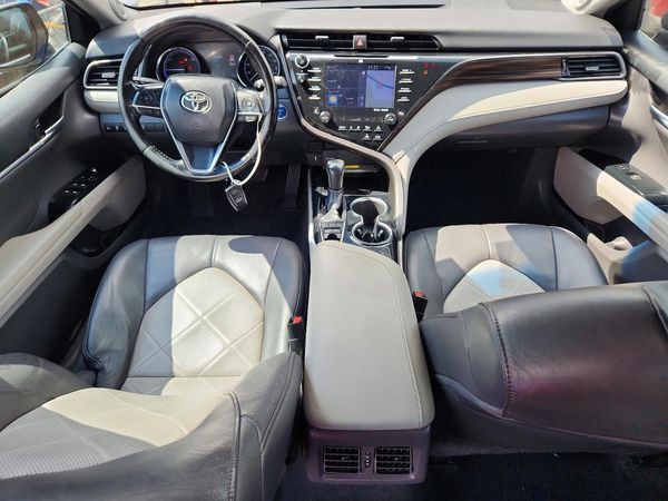 2019 TOYOTA CAMRY SE/XLE Hybrid