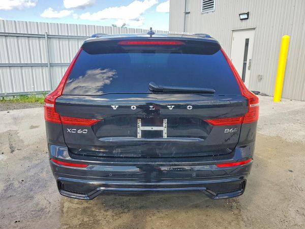 2023 VOLVO XC60 Ultimate Dark