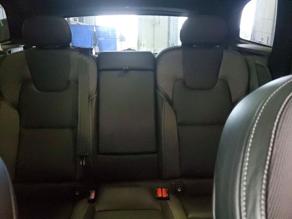 2023 VOLVO XC60 Ultimate Dark