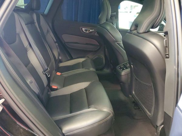 2023 VOLVO XC60 Ultimate Dark